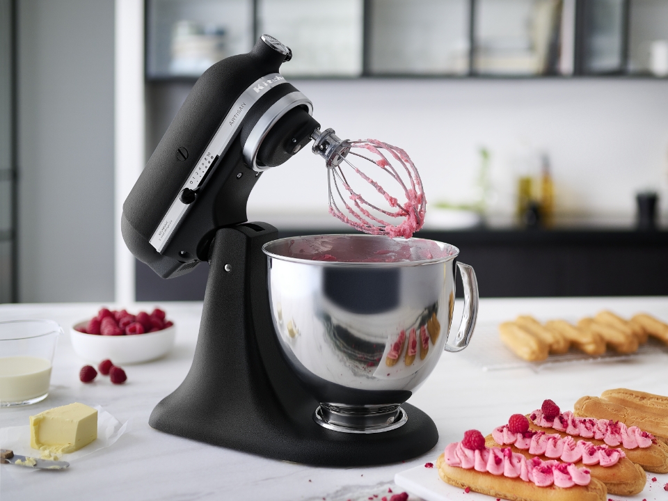 Accessories-stainless-steel-whisk-onyx-black-mixer-with-whisk-making-cake
